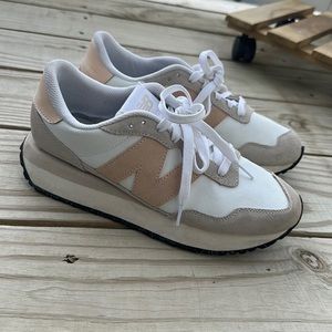 Women’s New Balance 237s
